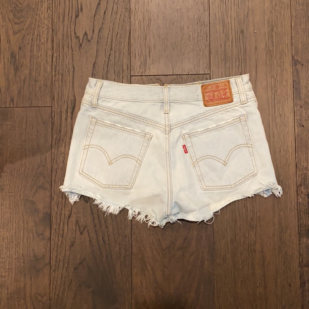 Levi’s Distressed button fly - Picture 2 of 3